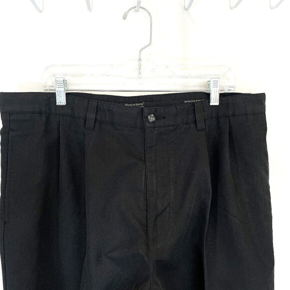 Dockers Tour Men's Polyester Blend Bermuda Shorts in Black Size 38 Waist Golf - Picture 3 of 10